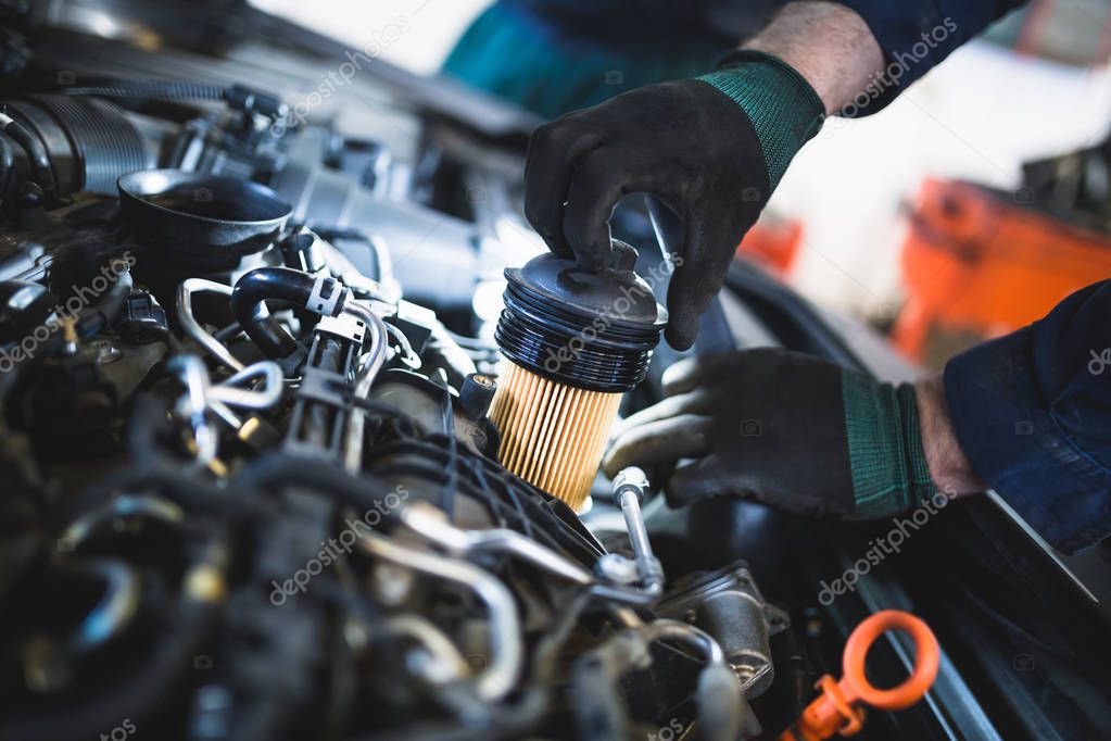 Cambio olio motore e sostituzione filtro