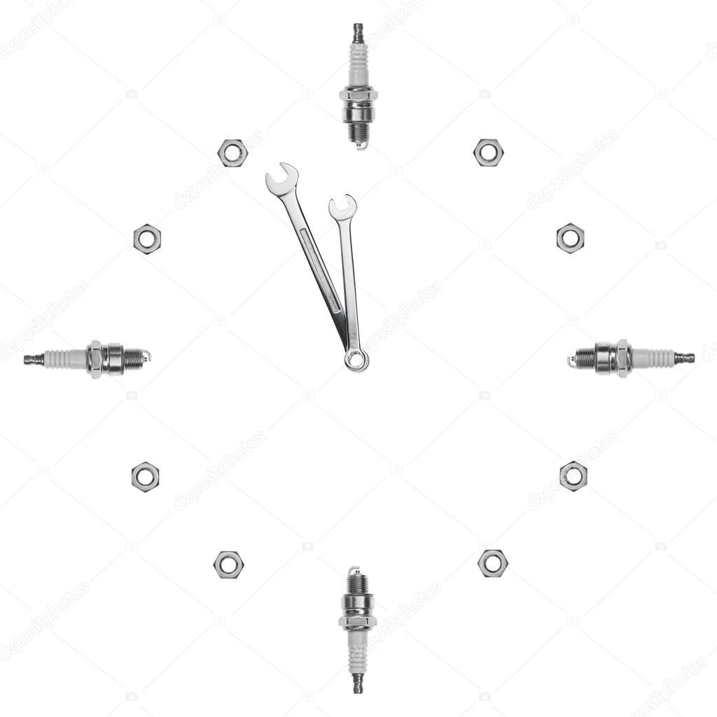 Officina con interventi rapidi e postazioni ordinate