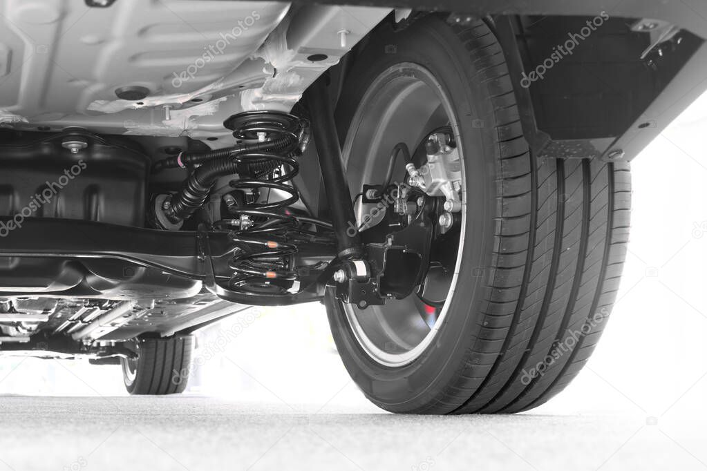 Sostituzione di un ammortizzatore auto